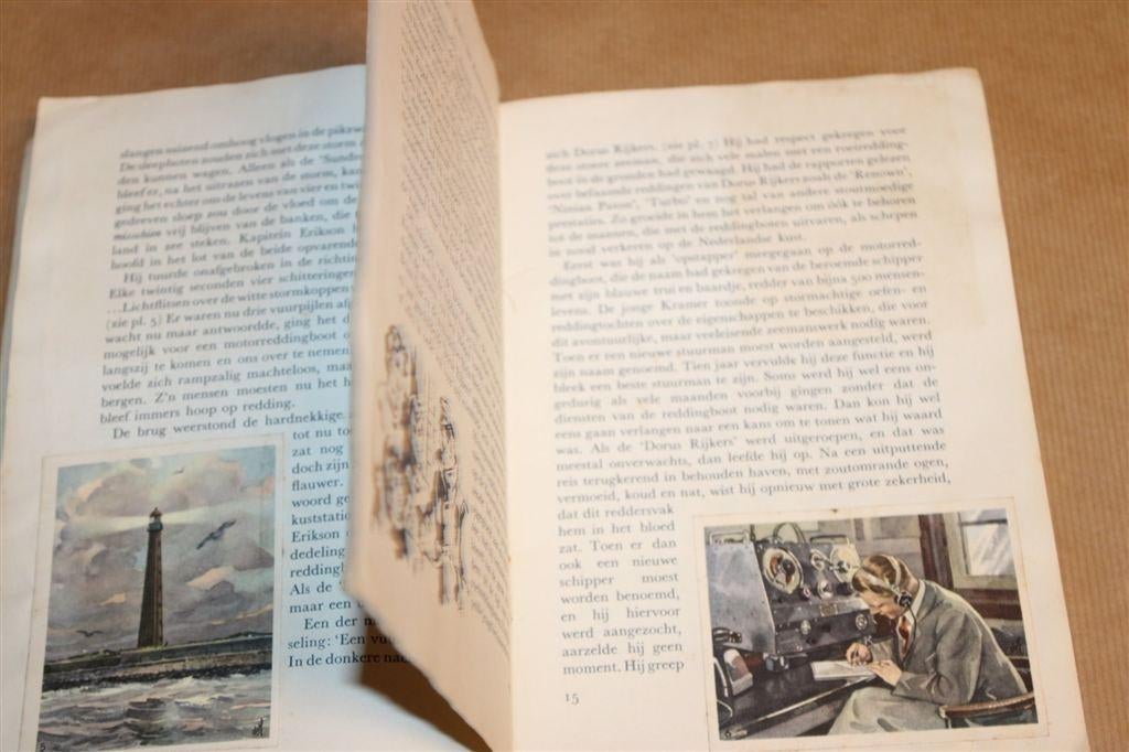 De Reddingboot Komt! — Compleet Plaatjesalbum [1951], Boeken, Ophalen of Verzenden, Gelezen