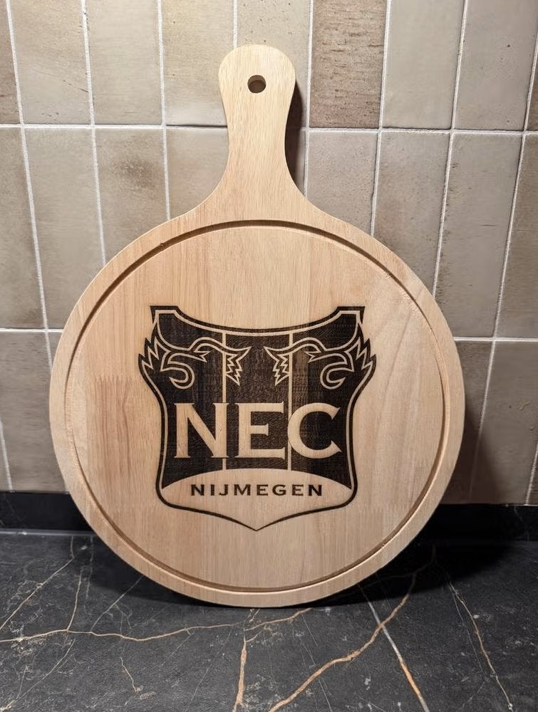 borrelplank/serveerplank met nec logo, Ophalen of Verzenden, Nieuw, Overige binnenlandse clubs, Overige typen
