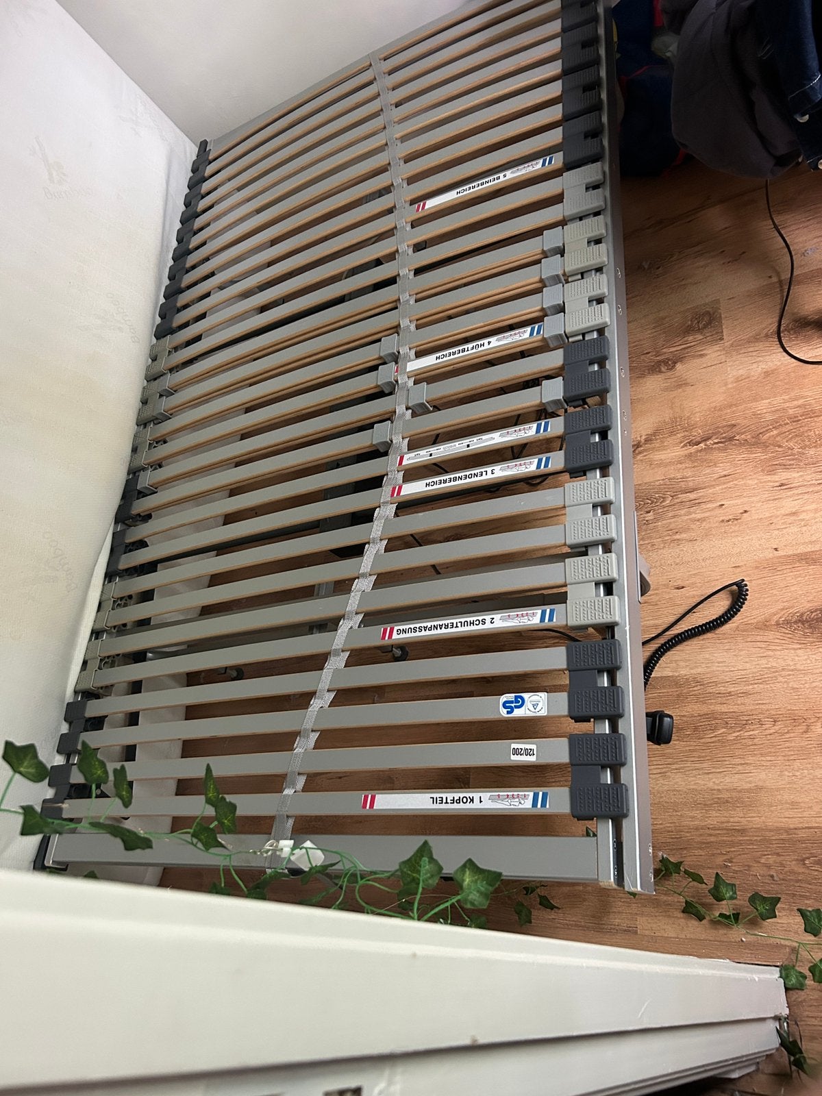 Elektrisch verstelbaar bed 120-200 met afstandsbediening, Gebruikt, Ophalen of Verzenden, Twijfelaar, 120 cm