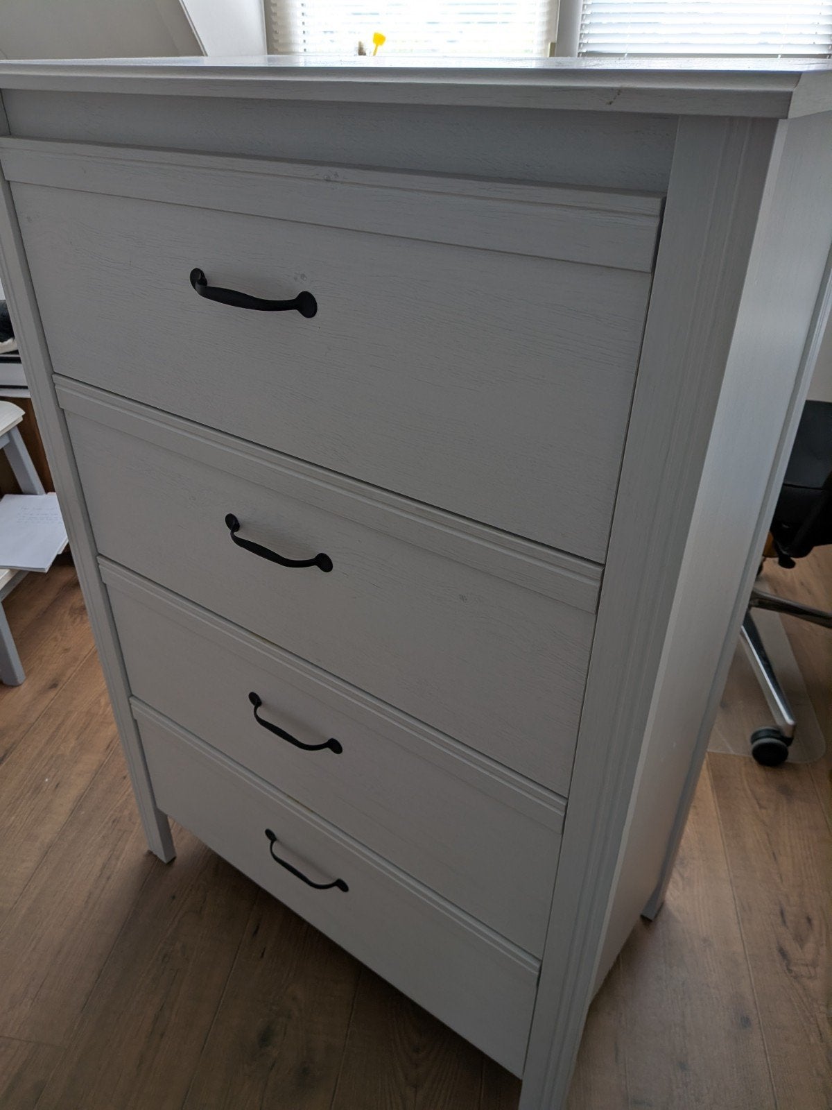 Witte ladekast met 4 laden, Huis en Inrichting, Ophalen, Gebruikt, 100 tot 150 cm, 50 tot 100 cm