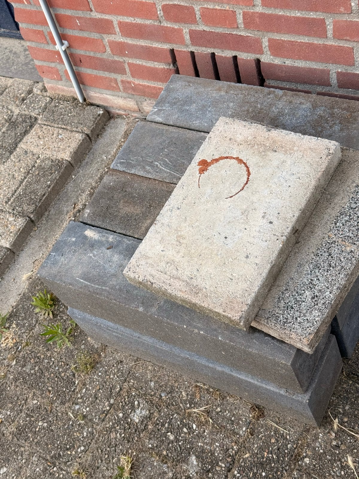 GRATIS: Diverse gebruikte tegels en klinkers voor tuinprojec, Tuin en Terras, Tegels en Klinkers, Ophalen, Gebruikt, Overige typen