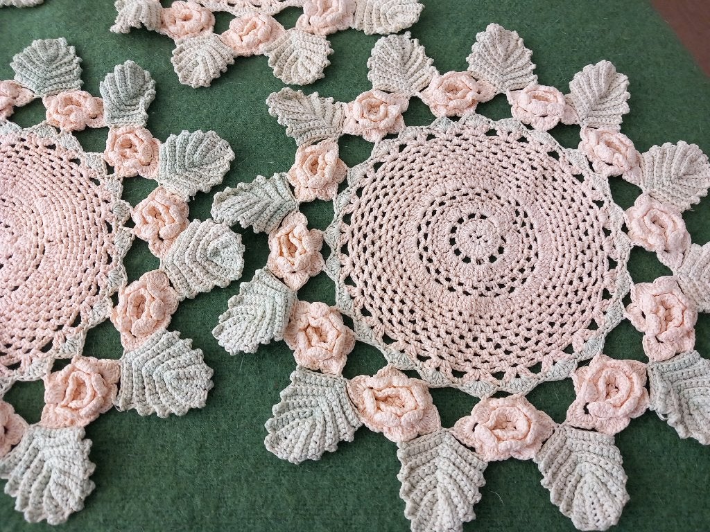 antiek Frans haakwerk pastel roze groen 50s vintage kleedje, Ophalen