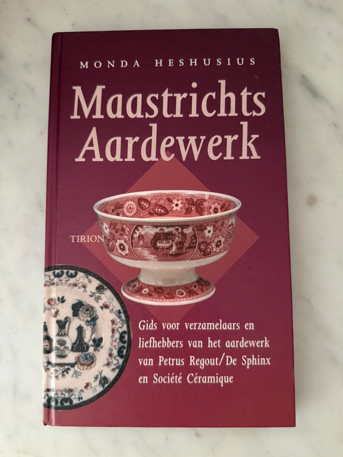M. Heshusius - Maastrichts aardewerk, Ophalen of Verzenden, Zo goed als nieuw, M. Heshusius