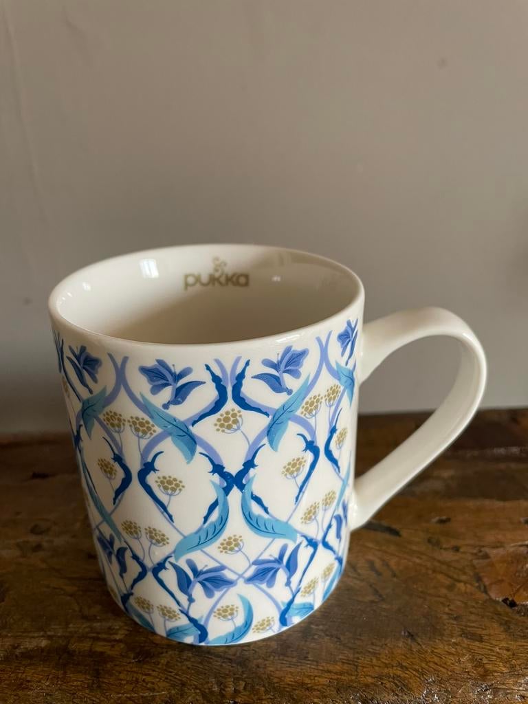 1 Pukka mok met blauw bloemenpatroon, Ophalen of Verzenden