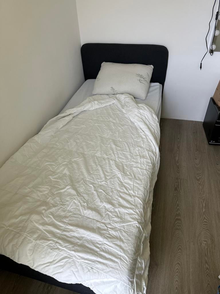 Eenpersoonsbed 200x90 cm - Zwart stoffen hoofdbord, Ophalen, Gebruikt, 90 cm, Eenpersoons