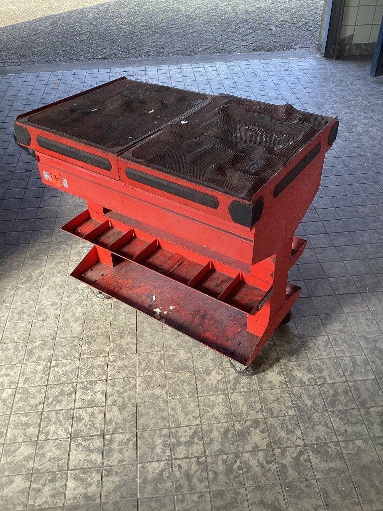 Rode Werkplaatswagen / Gereedschapswagen op wielen, Ophalen, Gebruikt