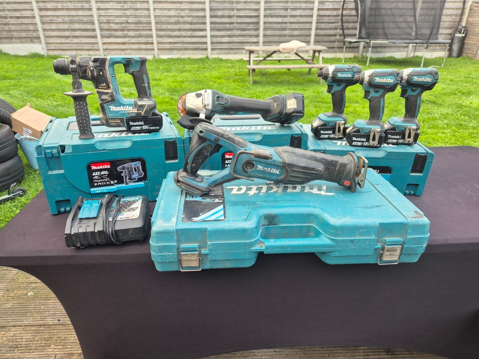 Diverse Makita gereedschap set met koffers en accu's, Overige typen, Ophalen of Verzenden, Klopboormechanisme, Gebruikt