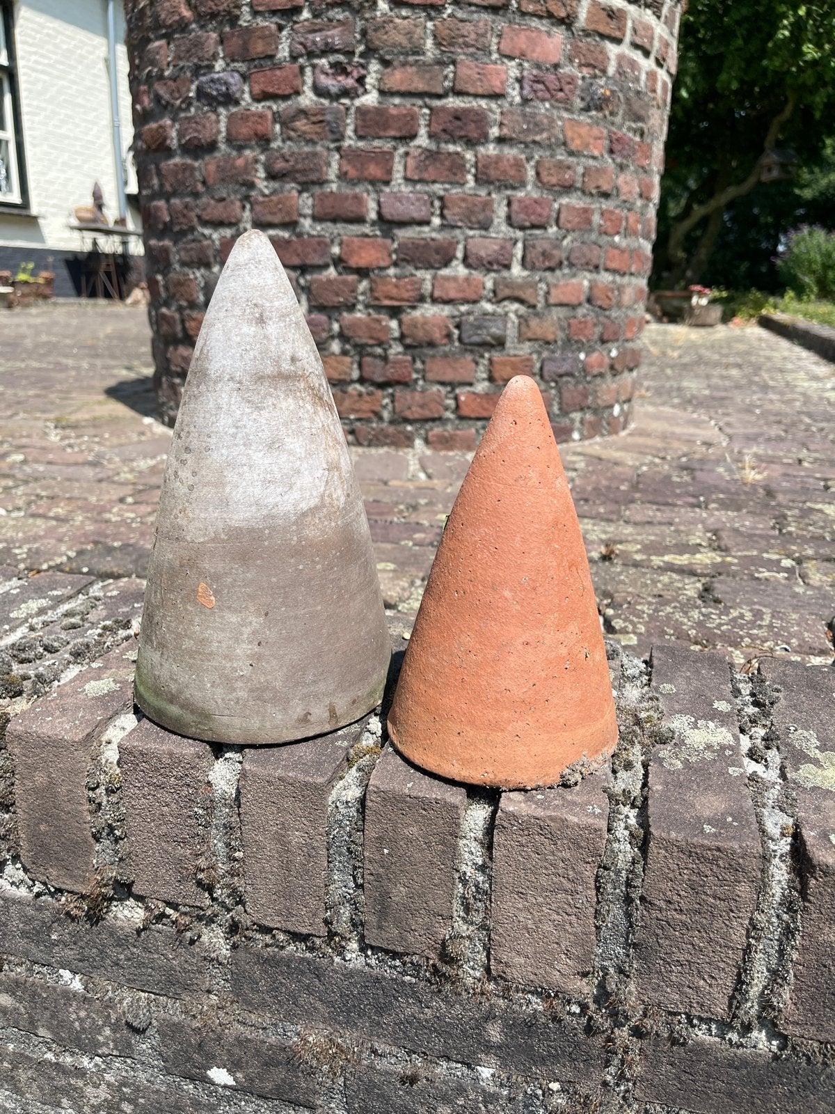 Set van 2 terracotta kegels voor de tuin, Gebruikt, Rond, Ophalen of Verzenden, Tuin
