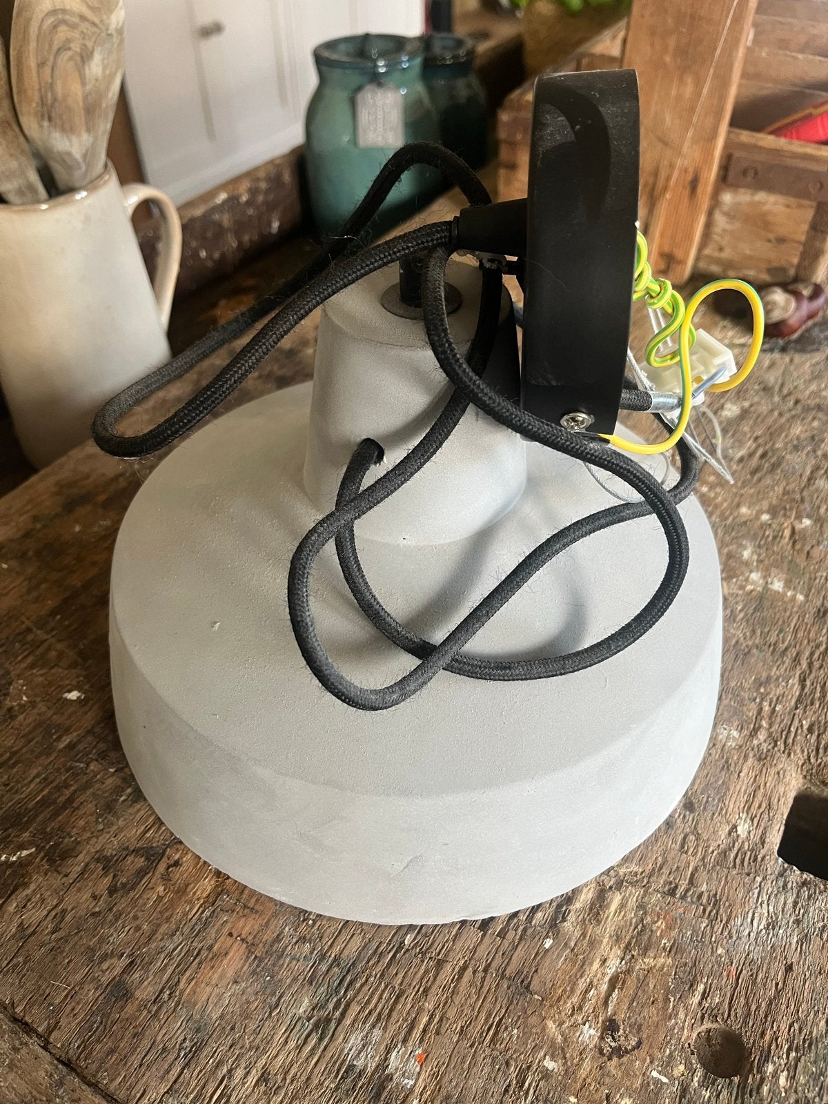 Twee Karwei Chopper hanglampen - grijs beton, Huis en Inrichting, Ophalen, Nieuw, Steen/keramiek