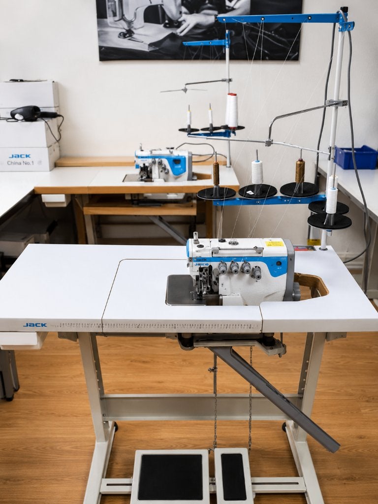 PREMIUM JACK E4 INDUSTRIËLE OVERLOCK PROFESSIONELE  KWALITEI, Hobby en Vrije tijd, Naaimachines en Toebehoren, Ophalen of Verzenden