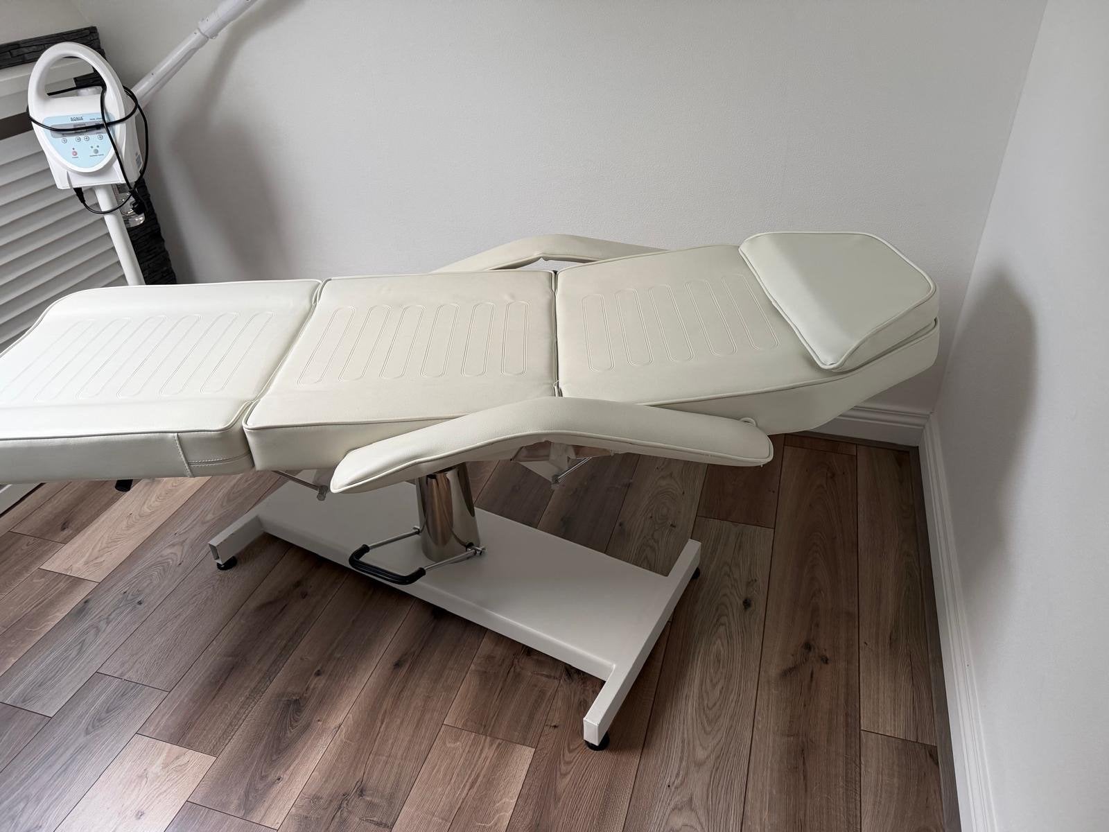 Comfortabele witte behandelstoel/massagetafel, Huis en Inrichting, Ophalen, Kunststof, Wit, Zo goed als nieuw