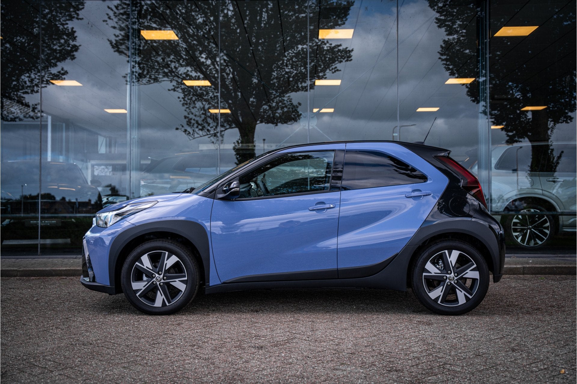 Toyota Aygo X Hybrid 115 pulse Automaat * Stoelverwarming *, Stof, Gebruikt, Zwart, Overige kleuren