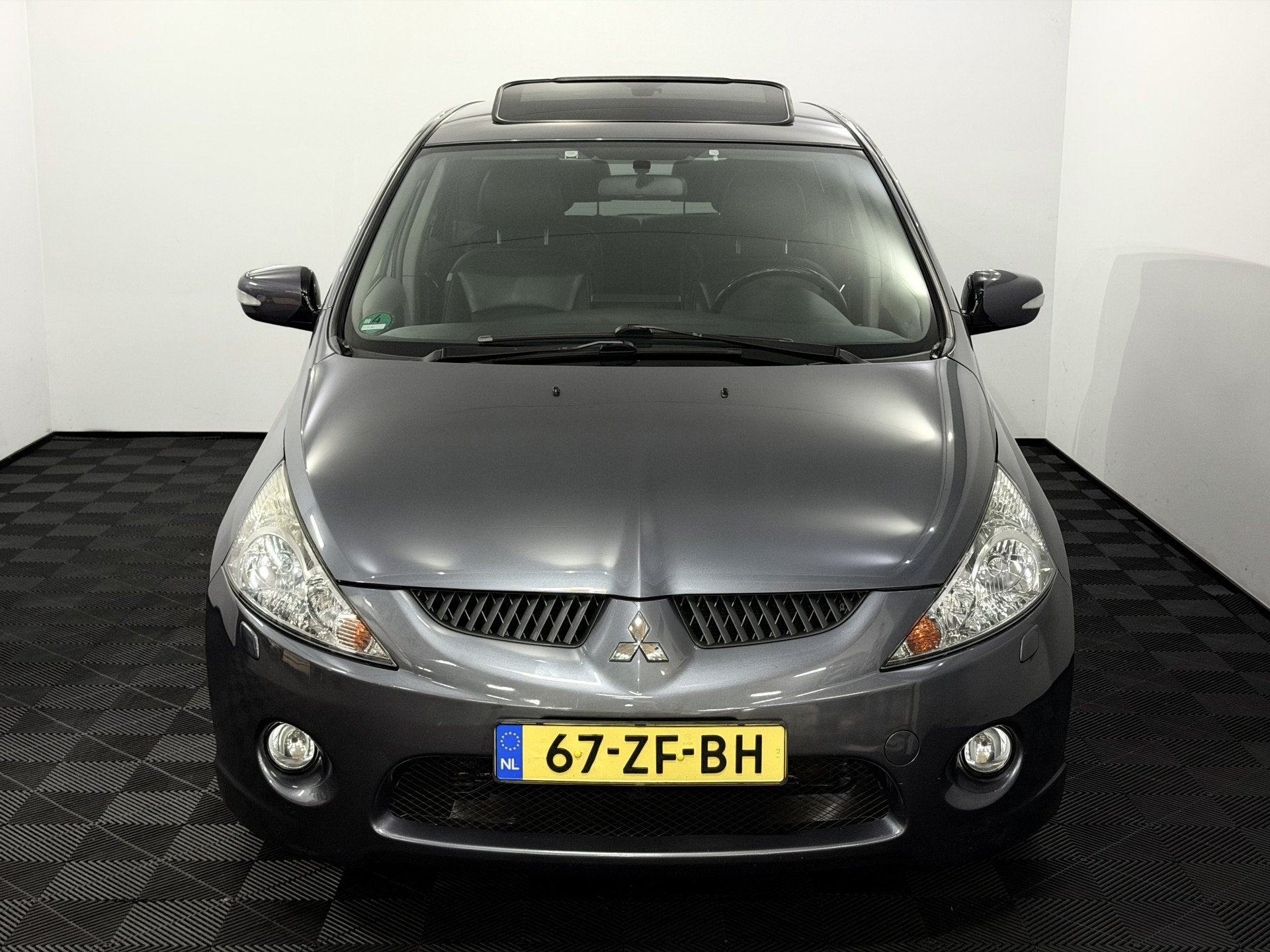 Mitsubishi Grandis 2.4-16V Instyle 7P Schuifak, Leder, Camer, Auto's, Xenon verlichting, 7 stoelen, Bedrijf, 93 €/maand