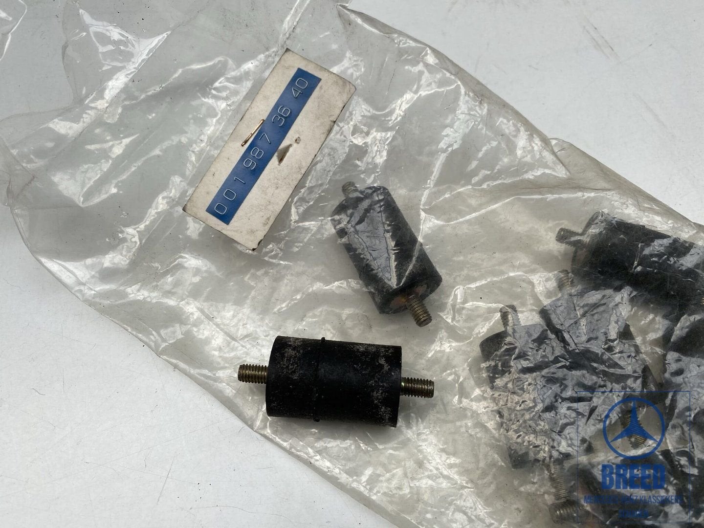 NOS rubbersteun luchtfilterhuis voor Mercedes R107 W107 W116, -, Nieuw, Ophalen of Verzenden, -