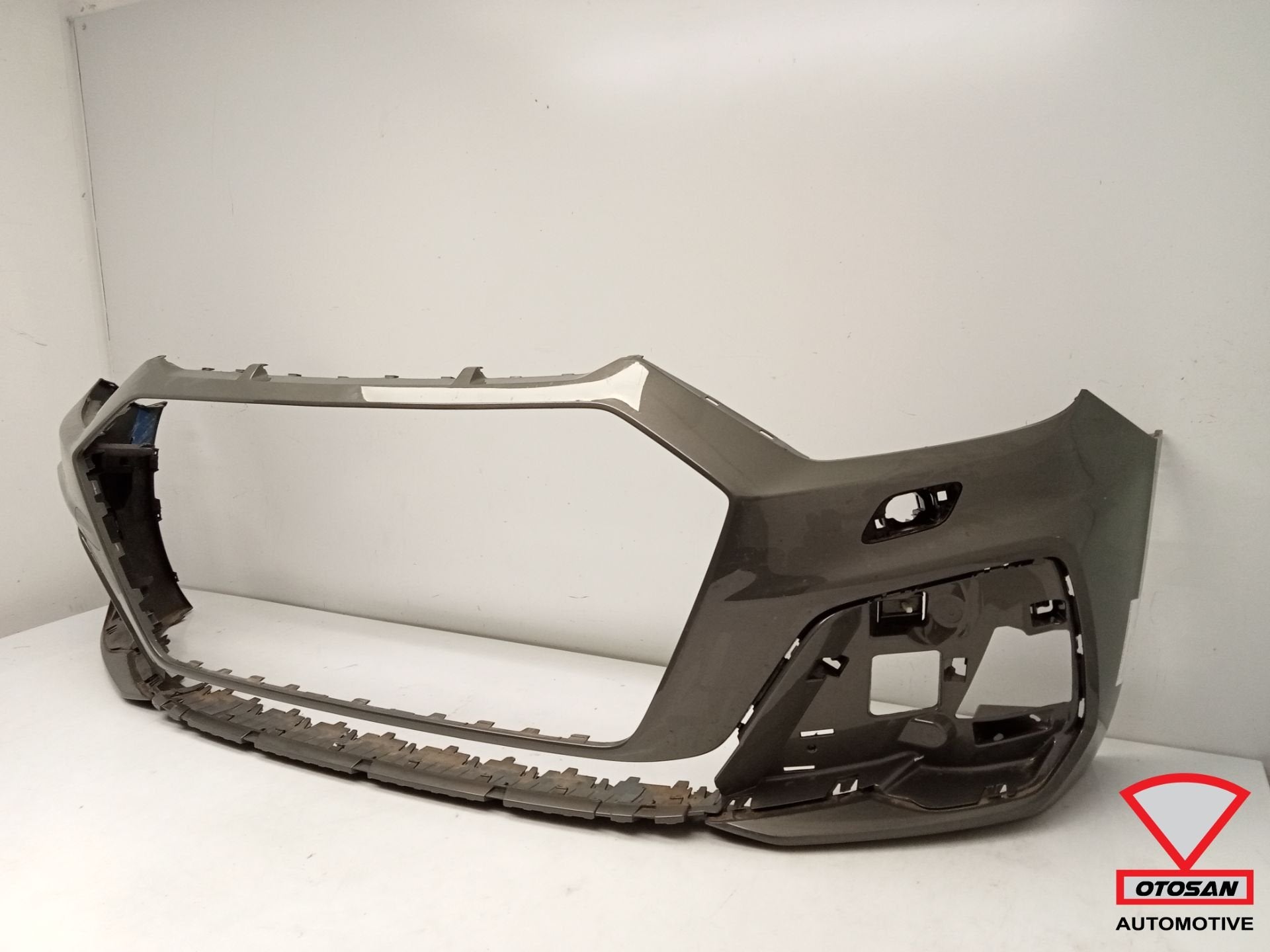 Audi A1 82A S-Line Voorbumper Bumper KLS Origineel!, Gebruikt, AUDI AG, Auto-Union-Strasse 1
85045  Ingolstadt, DE, Kundenbetreuung@audi.de