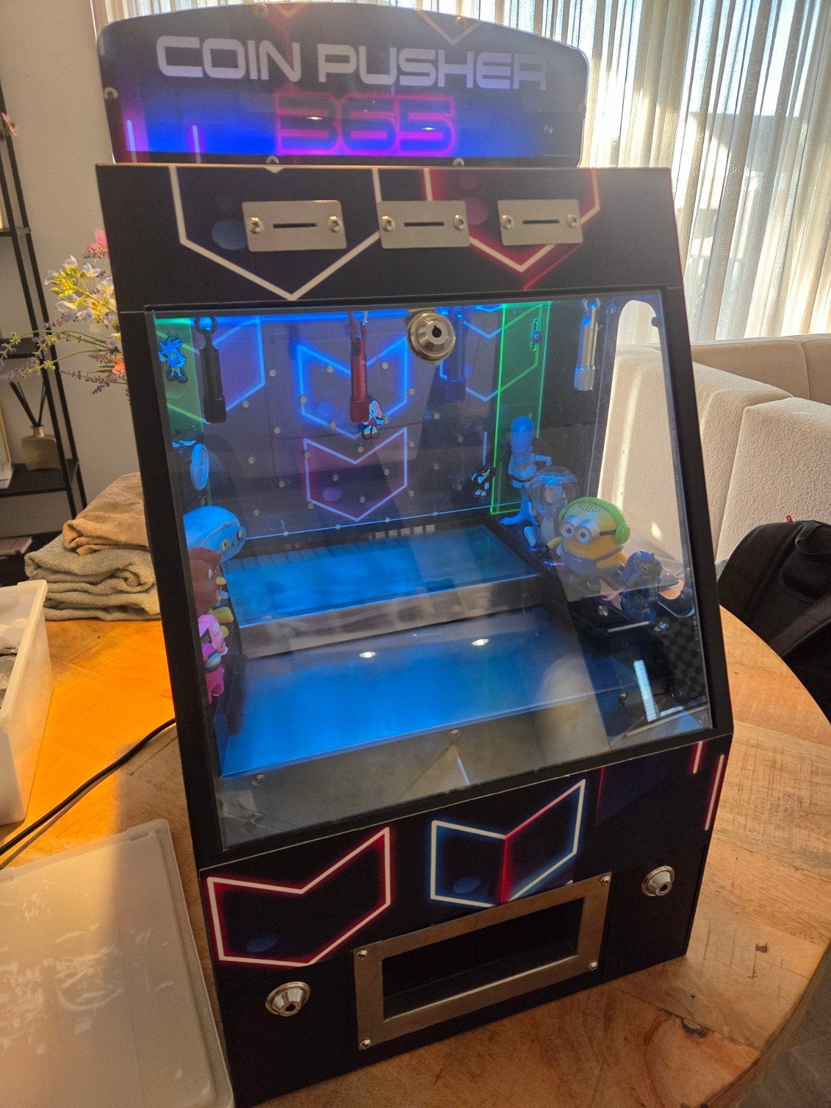 TE KOOP OF TE RUIL COIN PUSHER 365 ARCADE + X DUIZEND MUNTEN, Verzamelen, Automaten | Gokkasten en Fruitautomaten, Overige munten