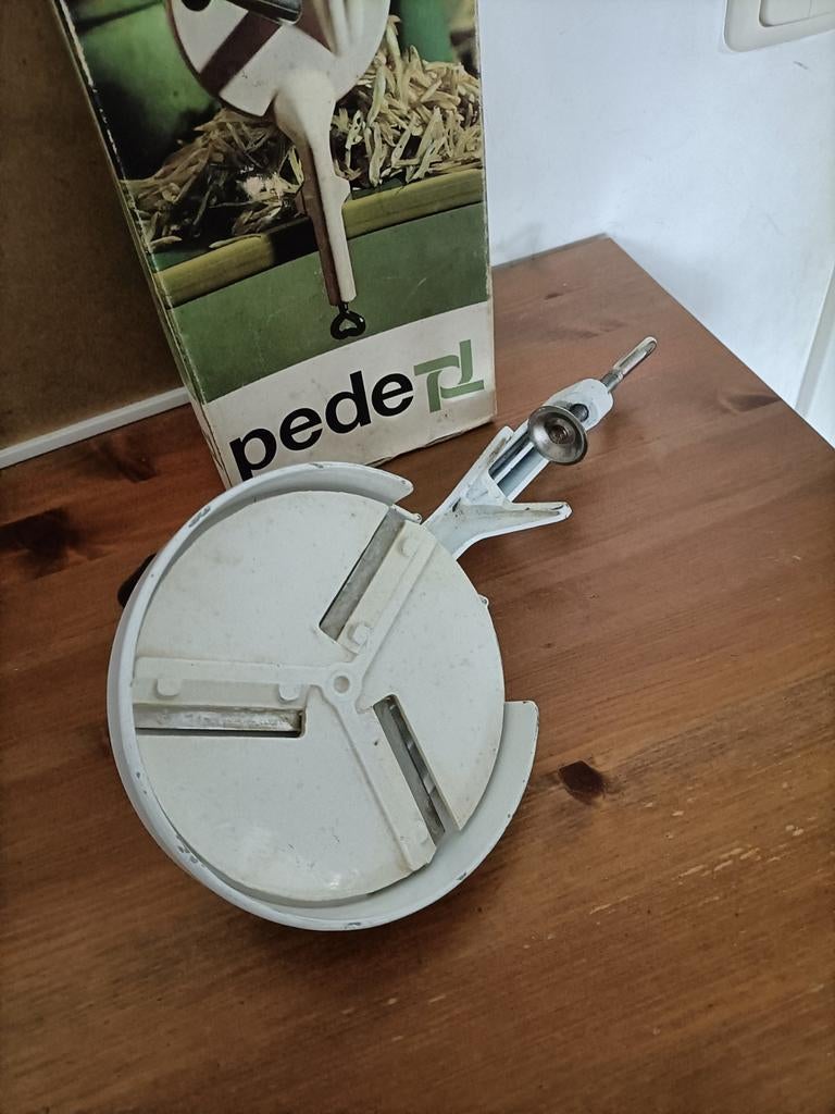 Vintage Snijbonen molen met bevestiging PeDe, Antiek en Kunst, Ophalen of Verzenden