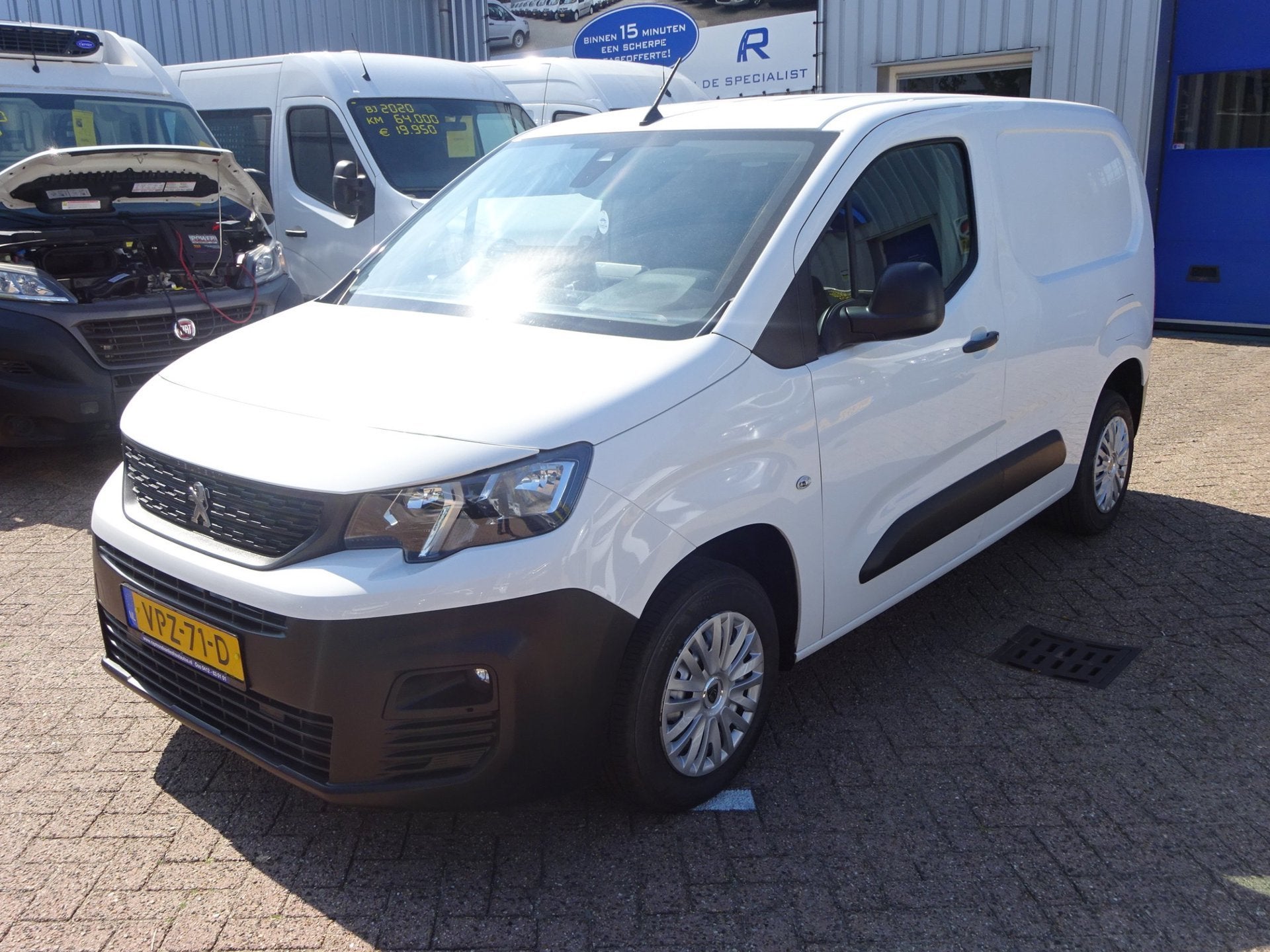 Peugeot Partner 1.2 PureTech Pro BENZINE AIRCO NAVI CRUISE C, Voorwielaandrijving, Dealer onderhouden, Gebruikt, 1199 cc