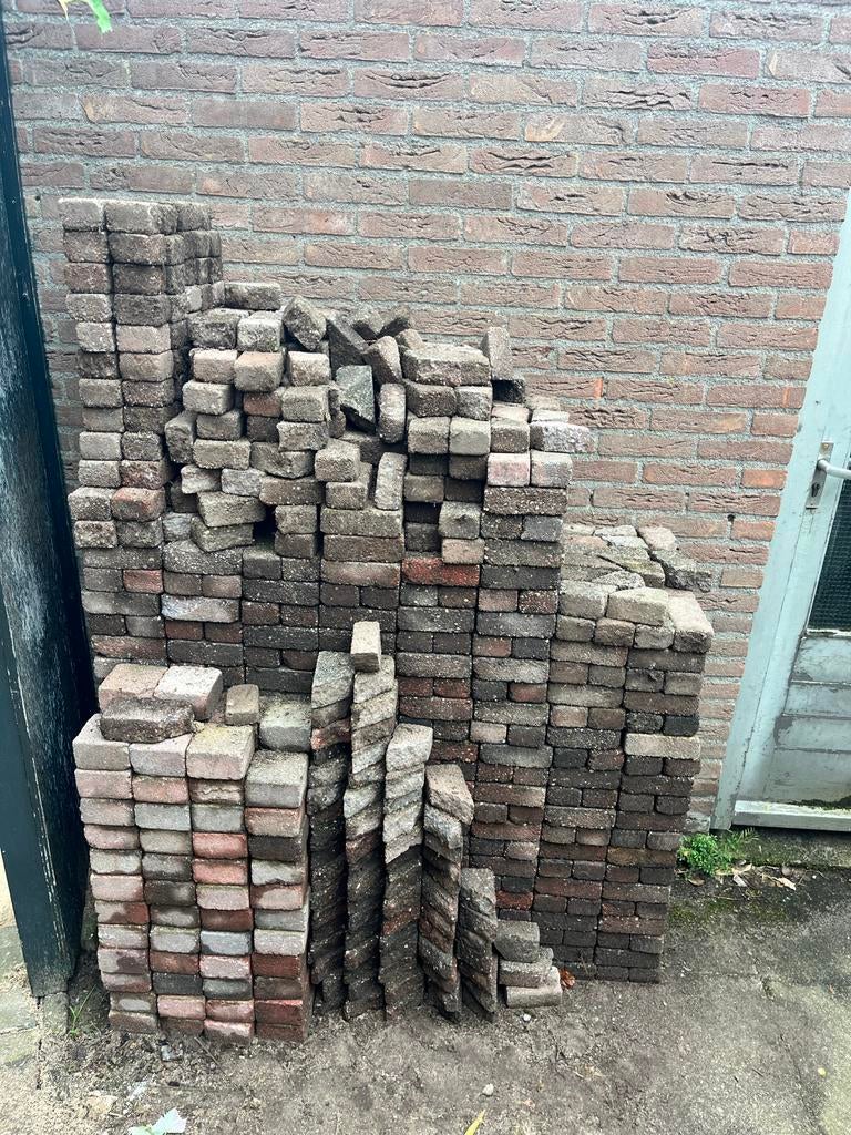 Steentjes en bandjes voor straatwerk en parkeerplaats, Tuin en Terras, Tegels en Klinkers, Ophalen, Gebruikt, Klinkers, 10 m² of meer