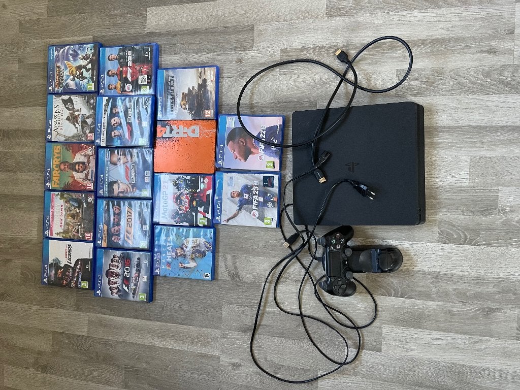 PS4 500GB + controller + 16 games – complete set