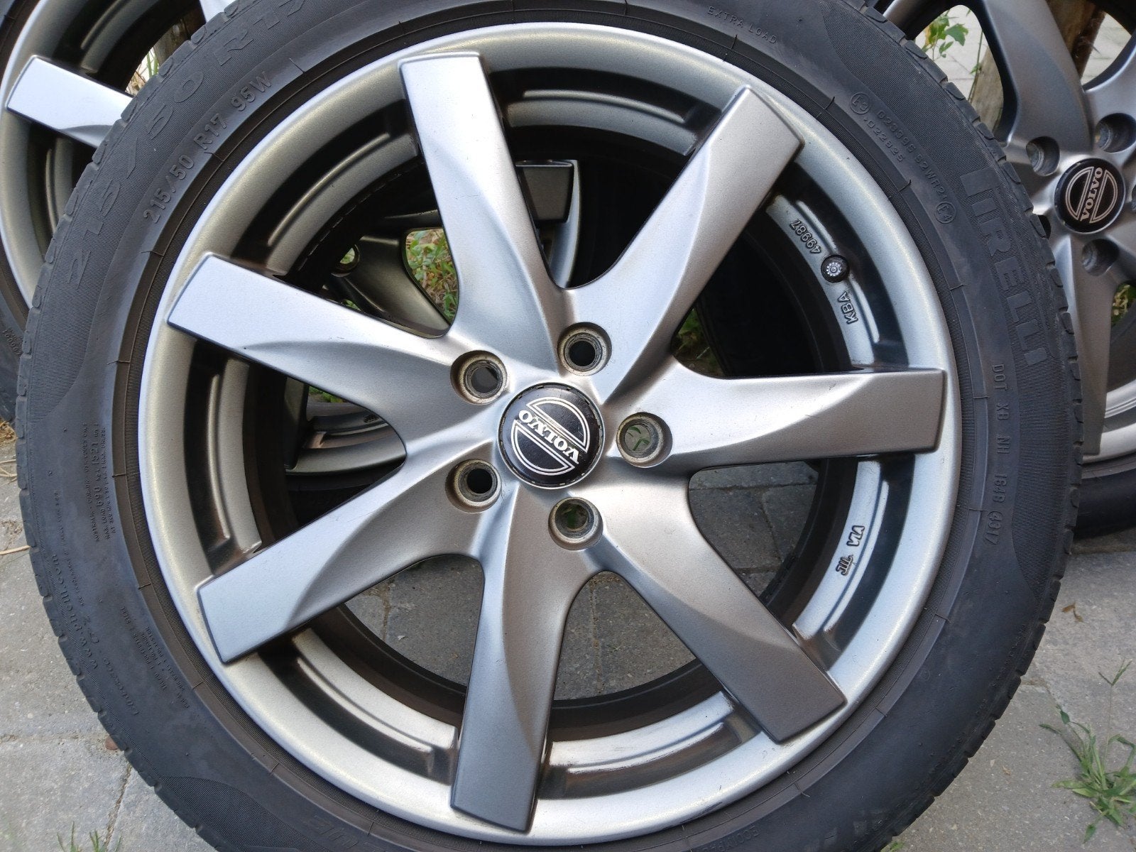 Volvo V70 / Ford 17 inch velgen met Pirelli banden, Ophalen, Banden en Velgen, 17 inch, Zomerbanden
