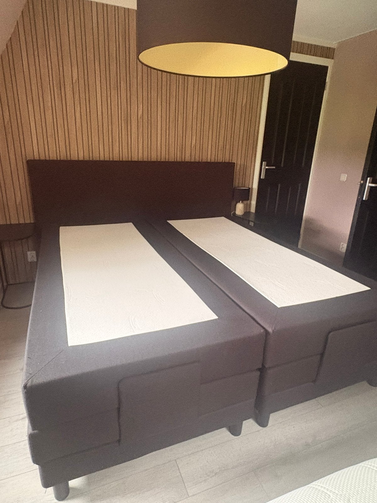 Boxspring 180x200 graag zsm ophalen! (Al gedemonteerd)