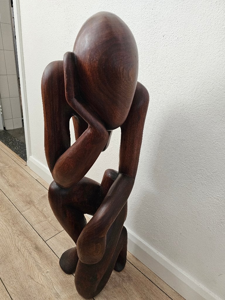 de denker van harthout 84 cm hoog, Antiek en Kunst, Kunst | Beelden en Houtsnijwerken, Ophalen, Houtsnijwerk, 50 - 100 cm, Hout