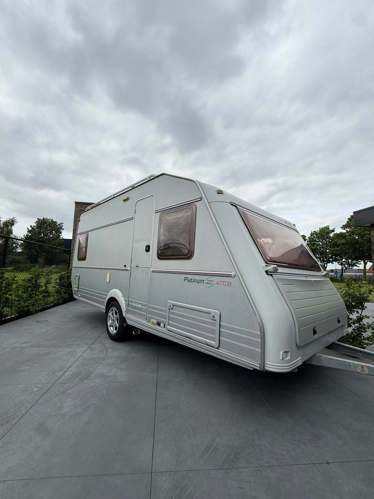 Kip Platinum 47 TDB incl. airco, mover, voortent 270, Schokbreker, Rondzit, Kip, Frans bed