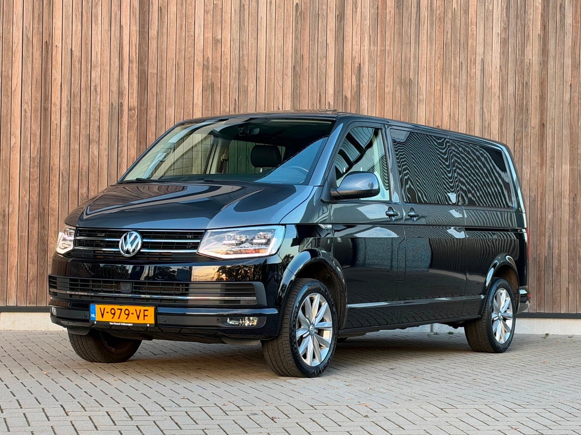Volkswagen Transporter 2.0 TDI L2H1 DC Business Highline, Auto's, 15 km/l, Gebruikt, 4 cilinders, 2500 kg