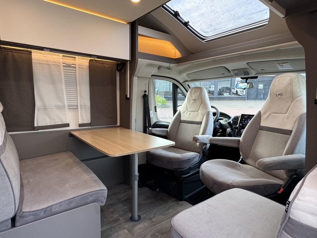 LMC Tourer Lift 730- 9T Automaat- 03-2024- 2X Airco, Automaat, Bedrijf, Diesel, 7 tot 8 meter