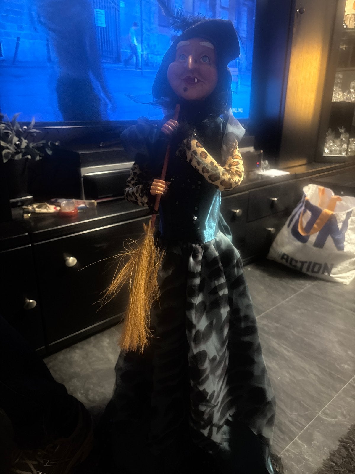 Decoratieve Heks met Bezem - Halloween/Themafeest, Ophalen, Gebruikt