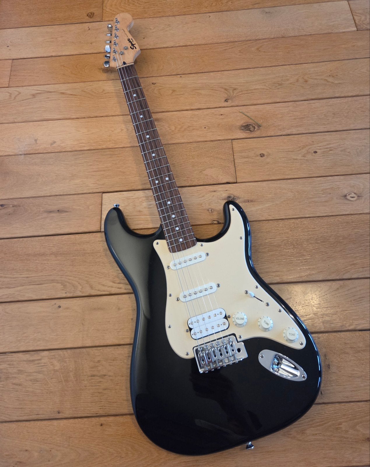Squier Bullet Strat by Fender gitaar, Muziek en Instrumenten, Fender, Gebruikt, Met versterker, Ophalen of Verzenden