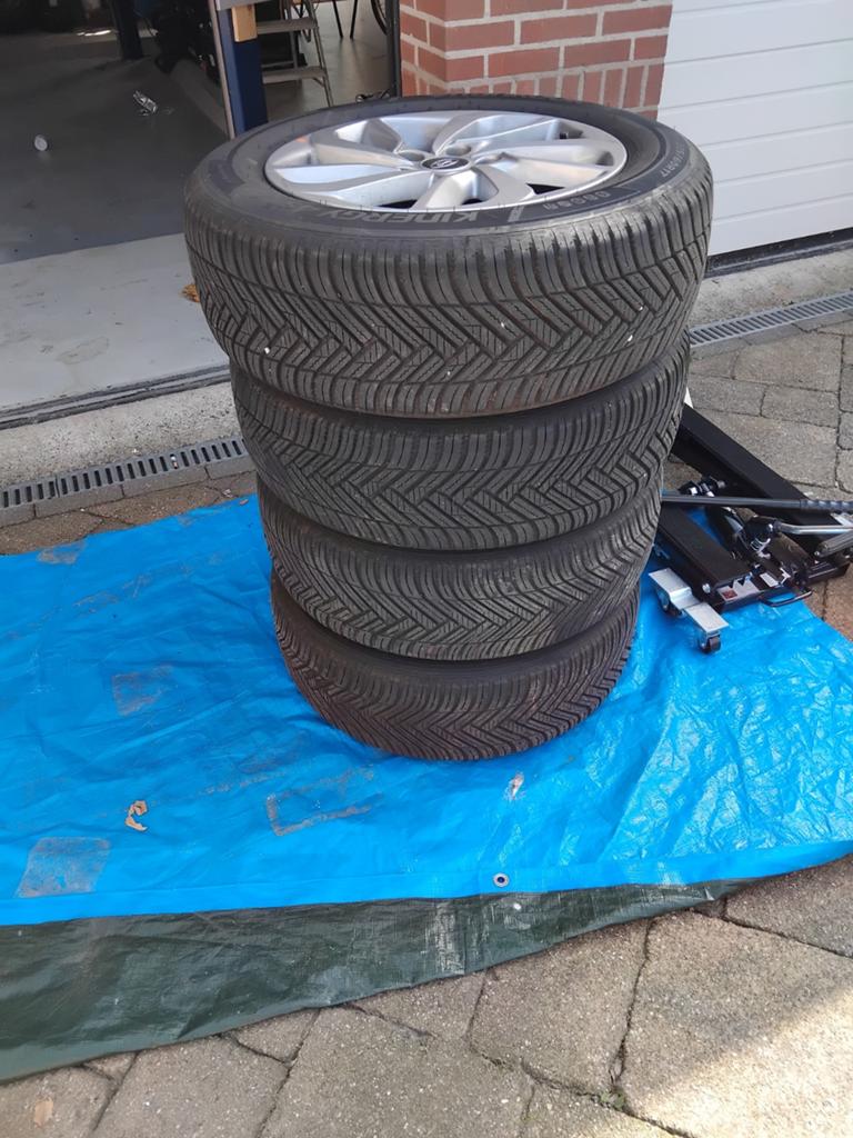Sportvelgen17inche steek  114.3 met 4seizoenbanden, 17 inch, All Season, Band(en), 205 mm