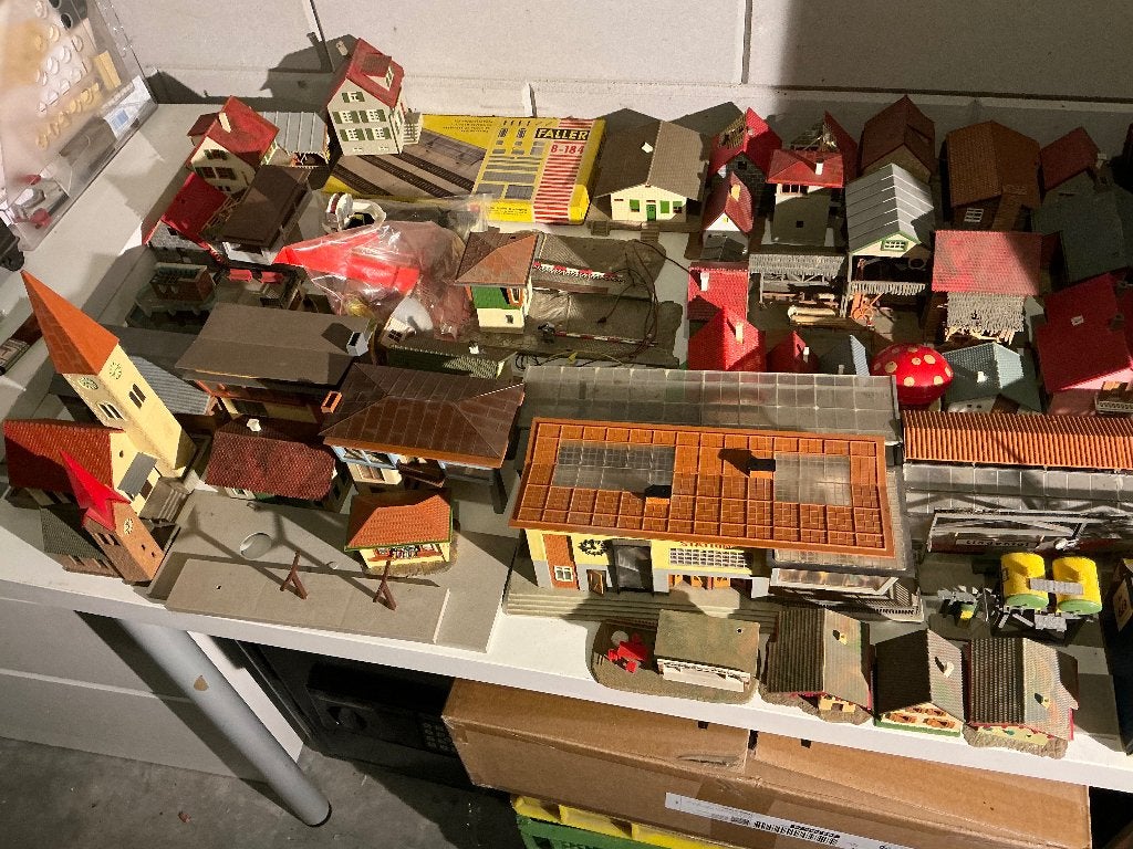 Heel veel huisjes voor de modelbaan, Gebruikt, Gelijkstroom of Wisselstroom, Brug, Tunnel of Gebouw, Ophalen