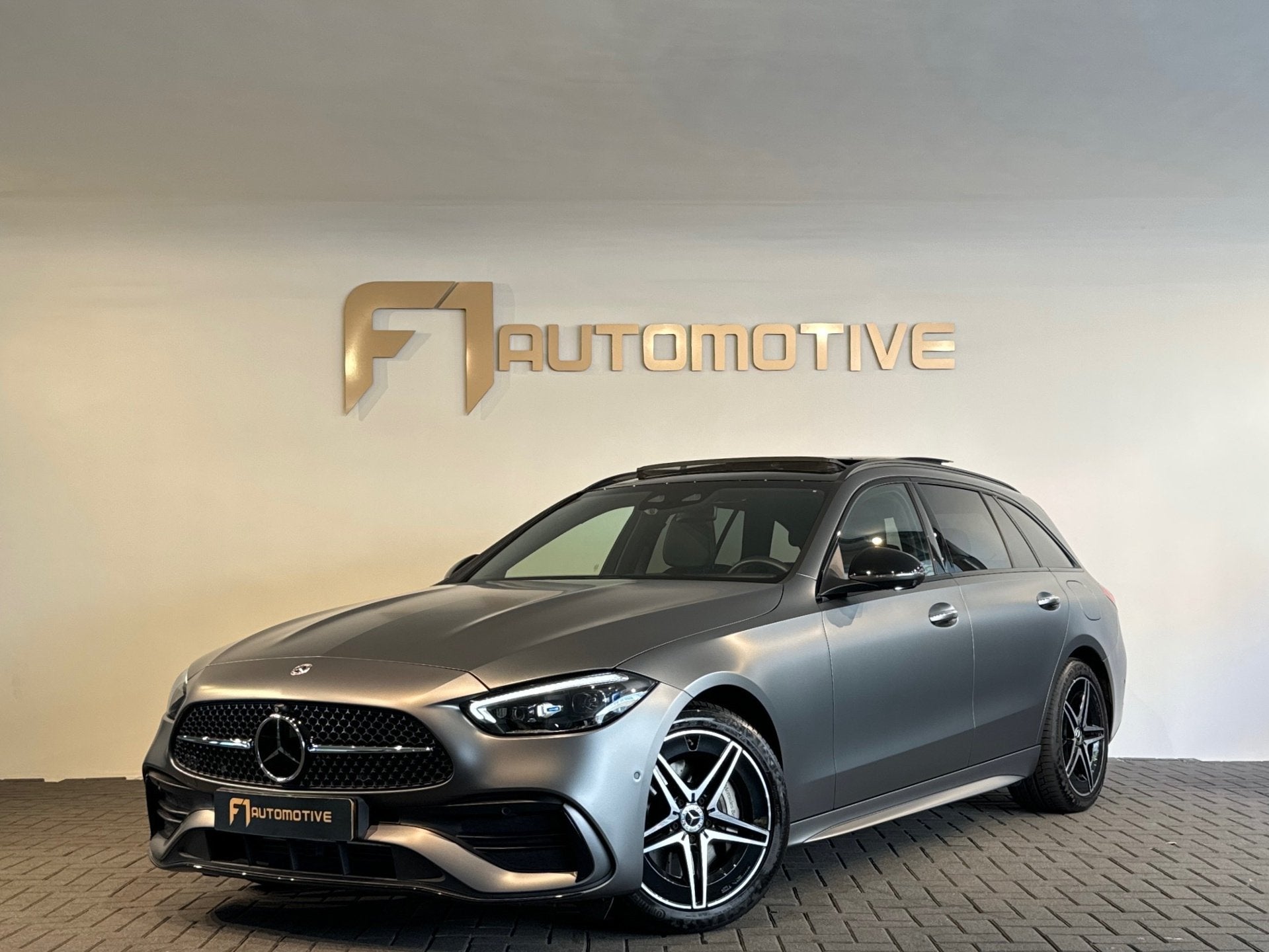 Mercedes-Benz C-klasse Estate 300 e AMG Pano|HuD|BTW|Trekhaa, Automaat, Dealer onderhouden, Achterwielaandrijving, 4 cilinders