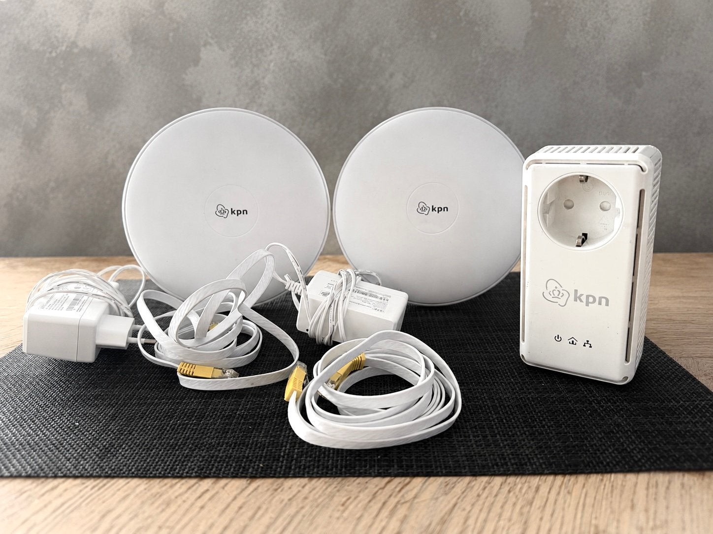 2 KPN SuperWifi punten + KPN powerline-adapter ZGAN, Computers en Software, WiFi-versterkers, Ophalen of Verzenden, Zo goed als nieuw