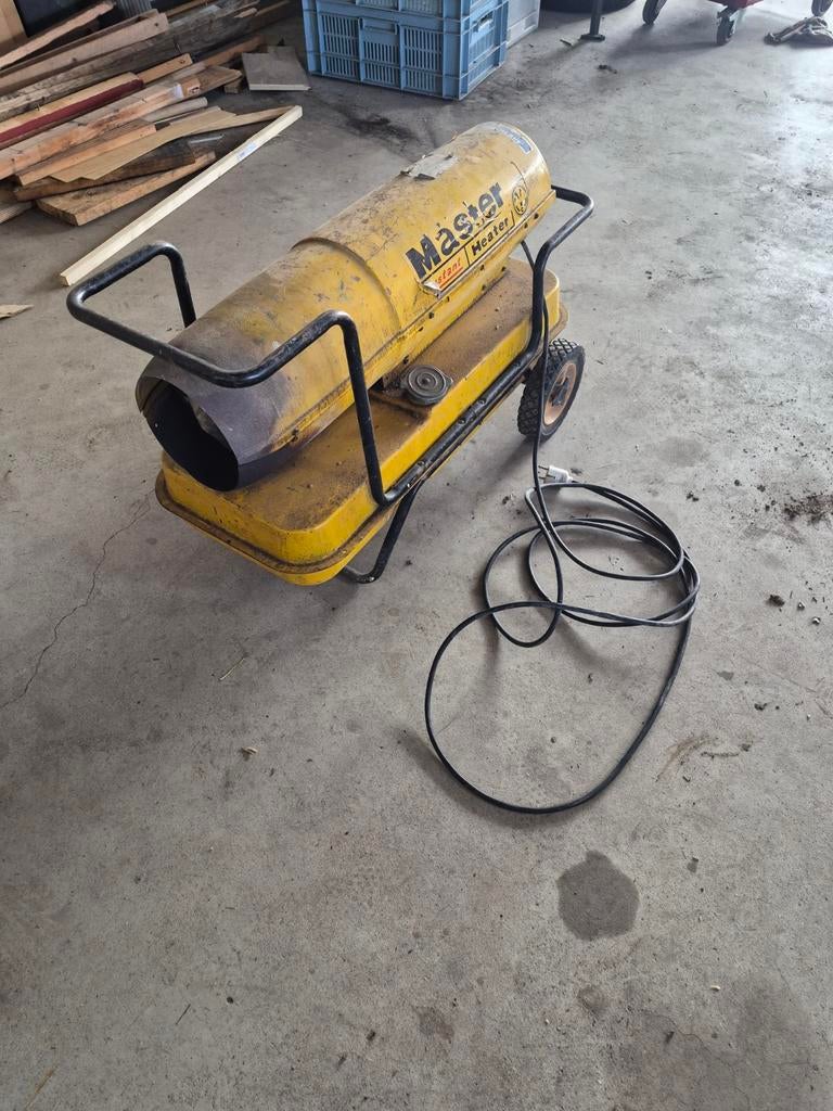 Master Dieselkachel - Krachtige Verwarmingsoplossing, Ophalen, 30 tot 80 cm, Gebruikt, Kachel