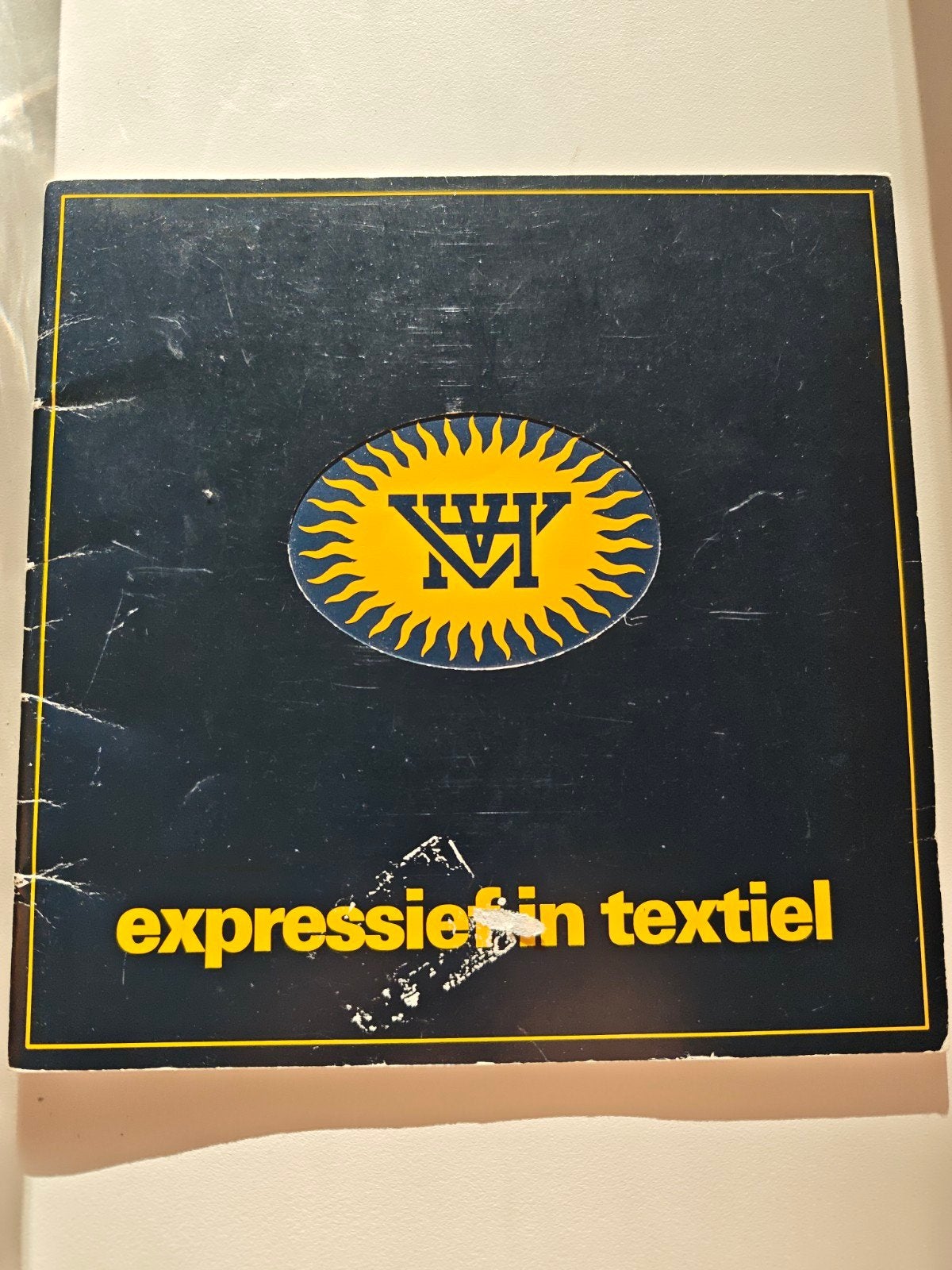 Vlisco: Expressief in Textiel - Vintage Boek, Ophalen of Verzenden, Gelezen, Overige onderwerpen, Onbekend