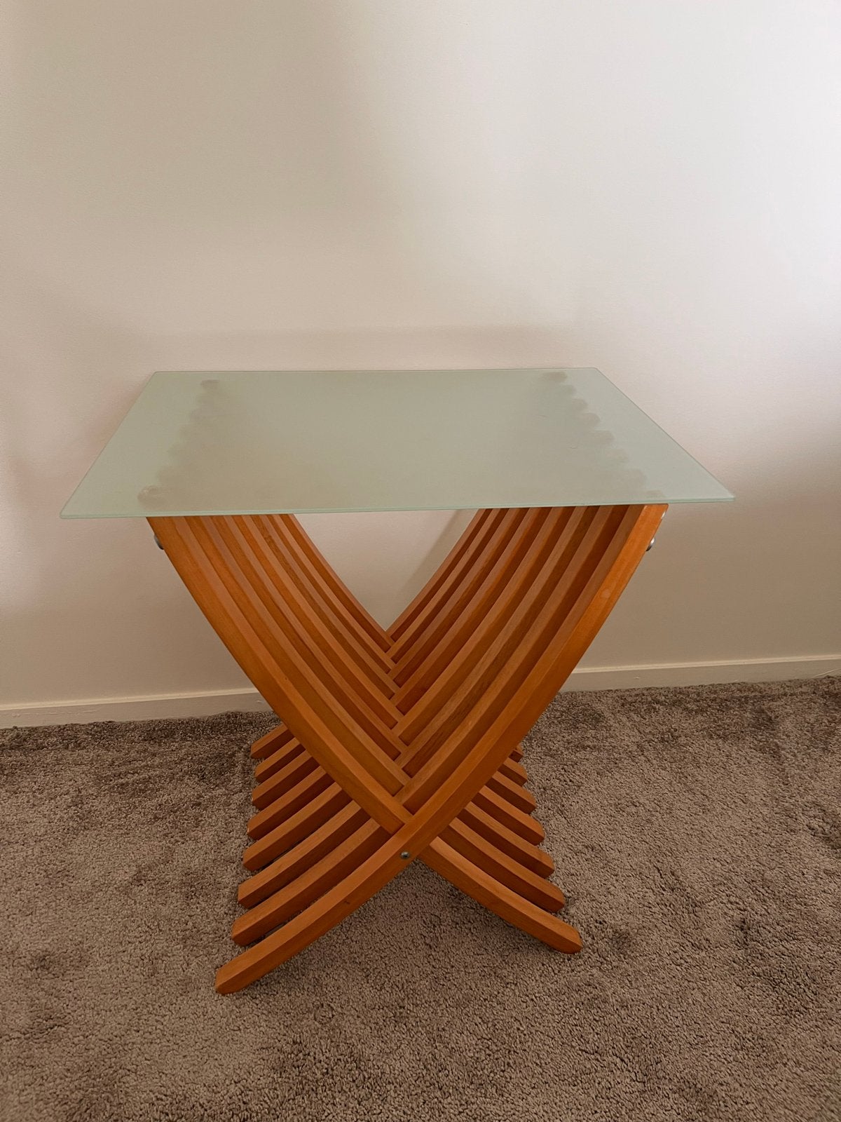 IKEA Ekeberg Bijzettafel: Iconisch Design - Zo goed als nieu, Huis en Inrichting, Ophalen, Minder dan 50 cm, 50 tot 75 cm, Vierkant