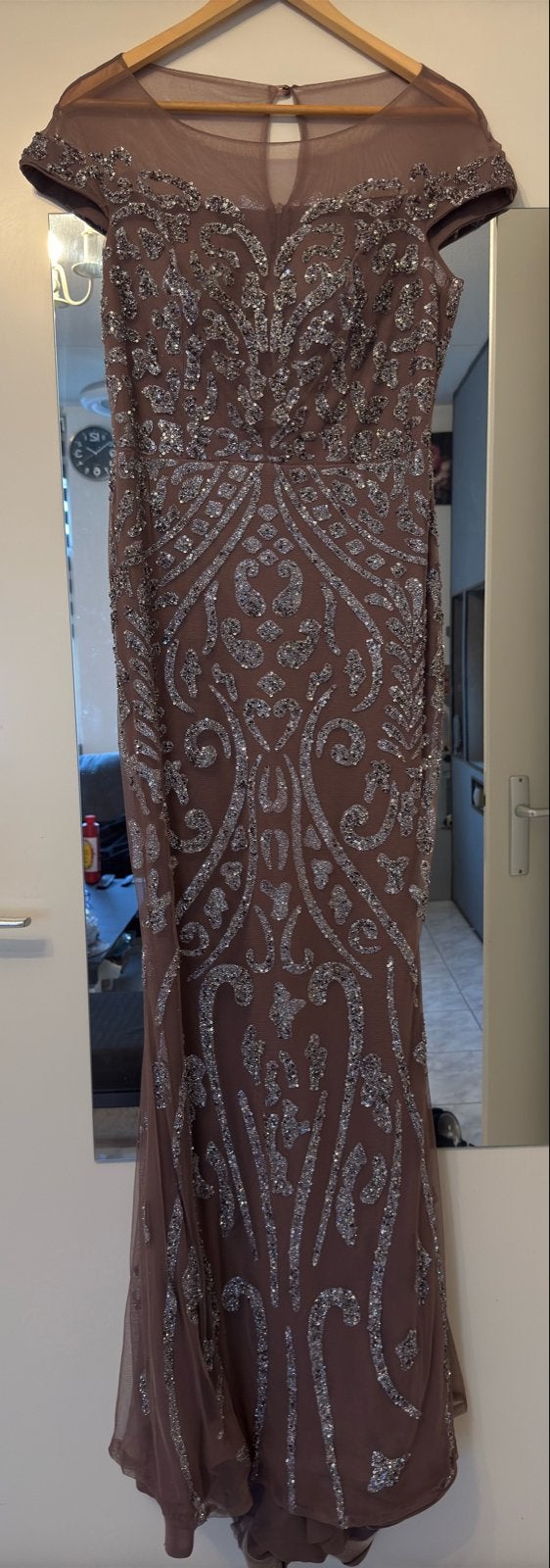 Elegante avondjurk / feestjurk - Maat 38👗, Kleding | Dames, Galajurk, Bruin, Zo goed als nieuw, Ophalen