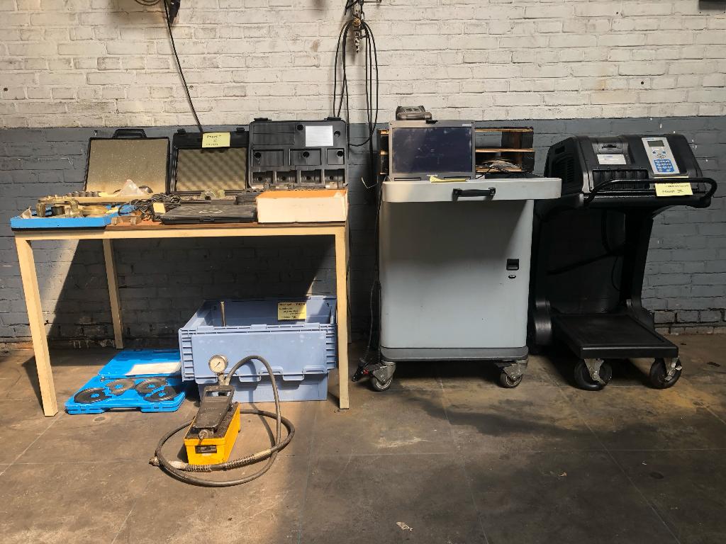 Mazda Gereedschap pakket voor b.v. garage, Ophalen, Gebruikt