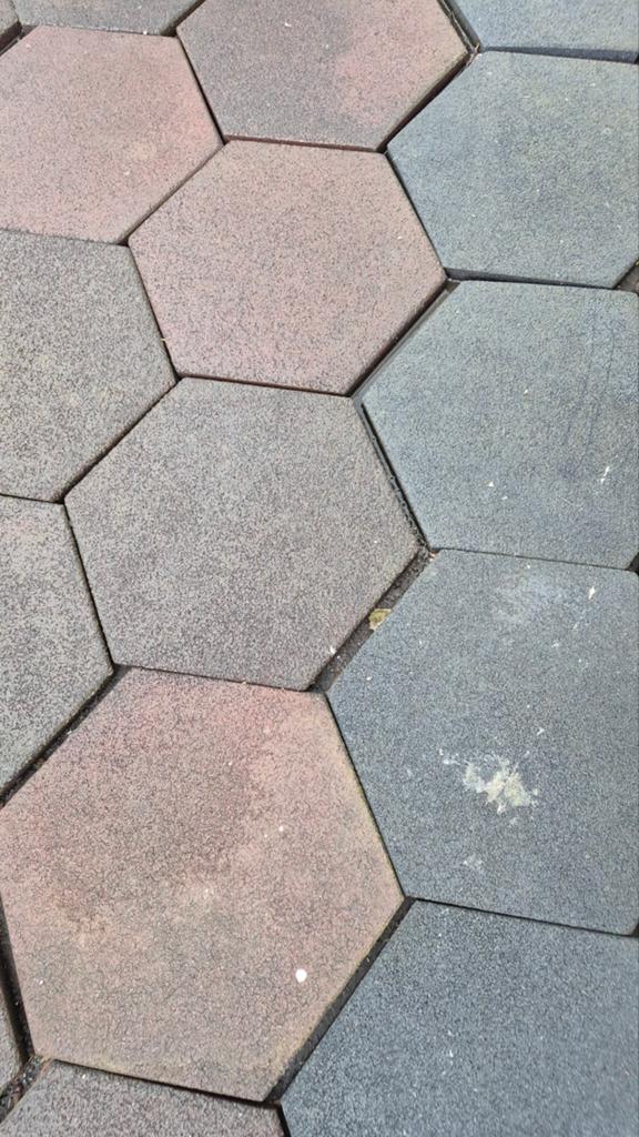 Gebruikte zeshoekige terrastegels - grijs en rood, Overige materialen, Gebruikt, Ophalen of Verzenden, 20 tot 40 cm