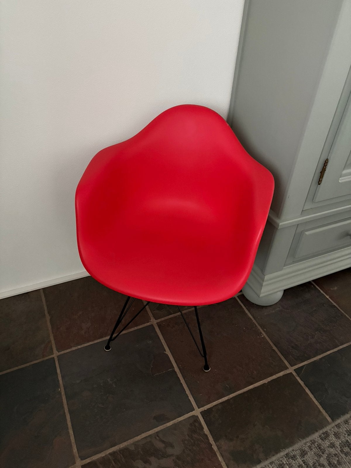 Rode kuipstoel, Ophalen, Zo goed als nieuw, Eames, Eén