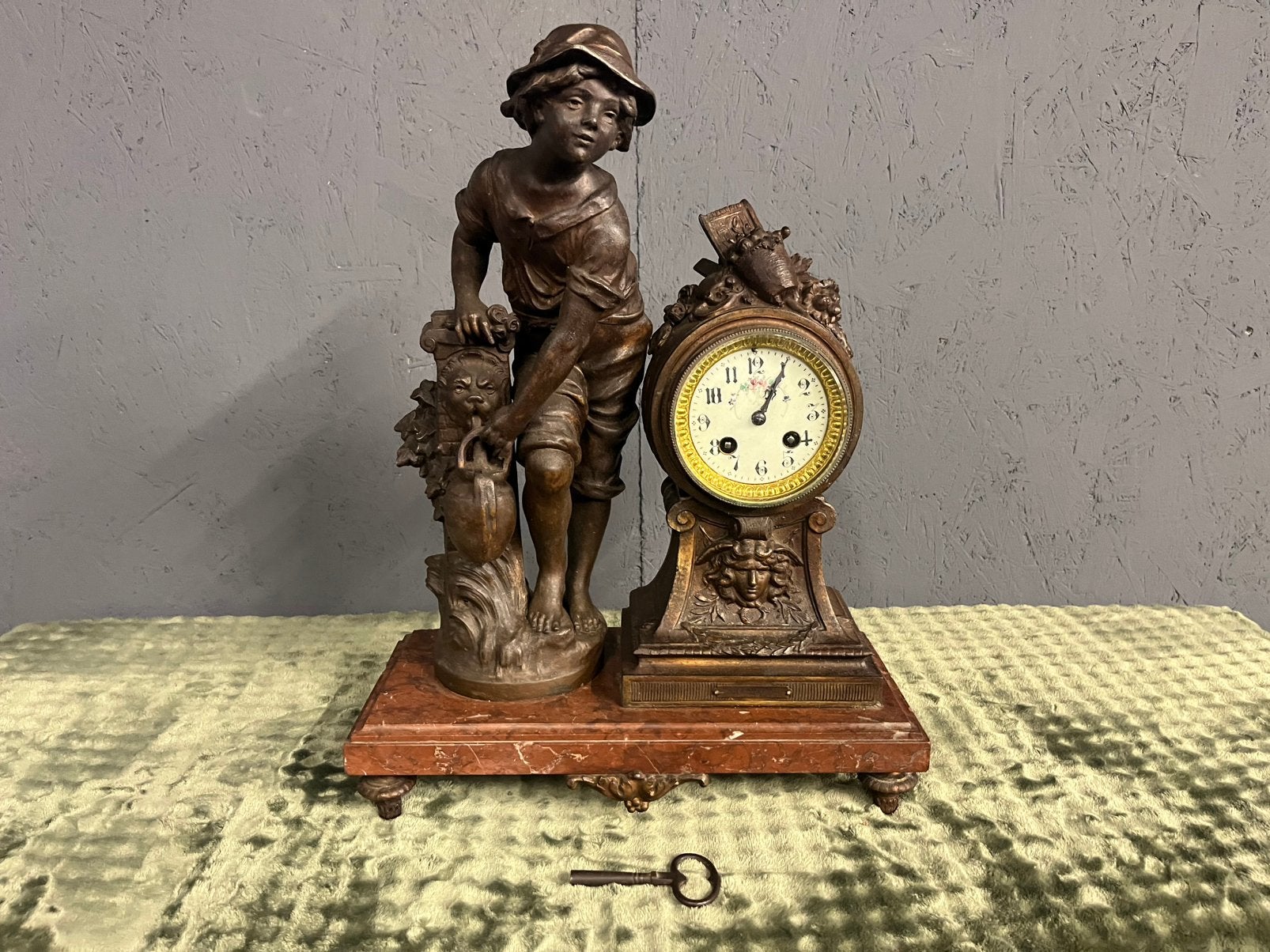 Franse pendule “À la Fontaine” F. Moreau – marmer – 45 cm, Ophalen