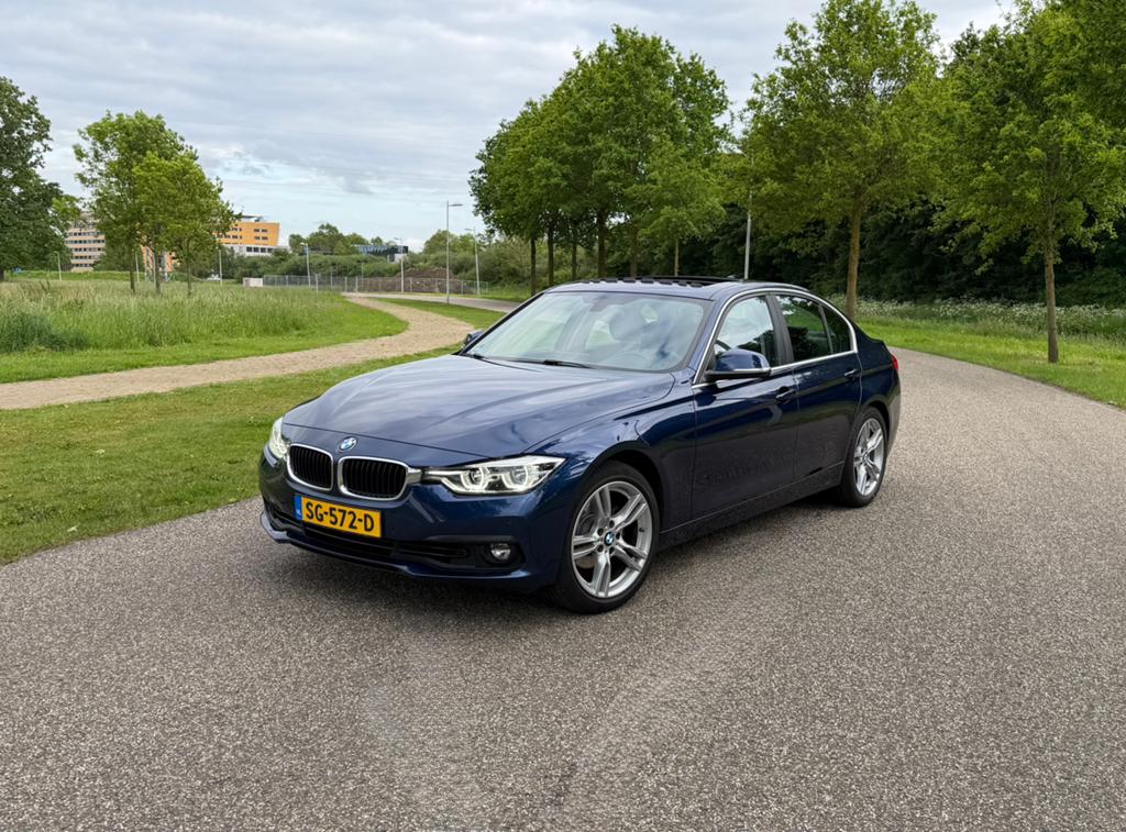 BMW 3-Serie 318i 136pk Aut 2018 PANORAMADAK NAP, Automaat, Blauw, Origineel Nederlands, 75 €/maand