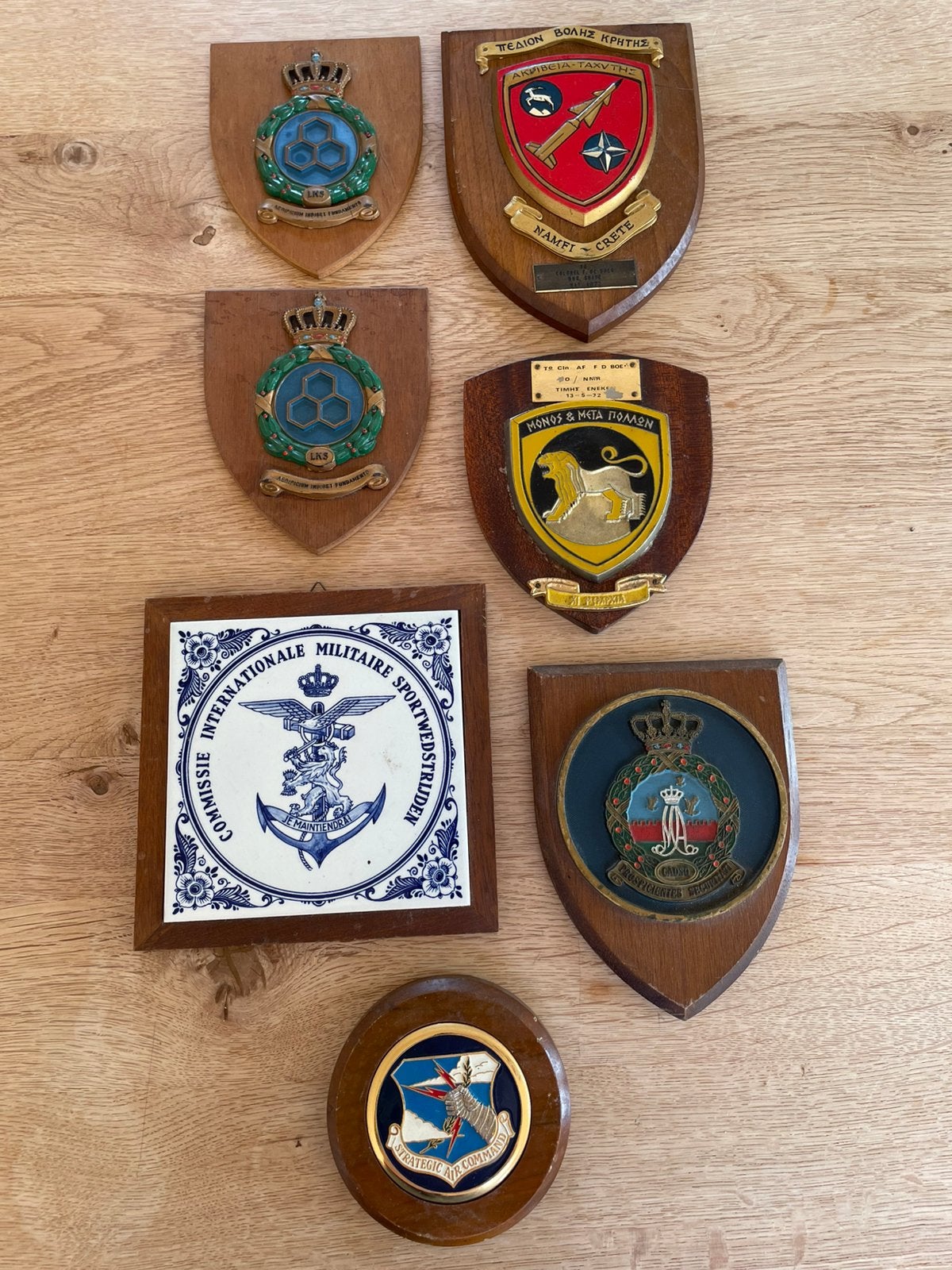 Wapen-/herdenkingsschildjes NATO, Verzamelen, Militaria | Algemeen, Ophalen of Verzenden, Overige soorten, Overige gebieden, Miniatuur of Beeldje