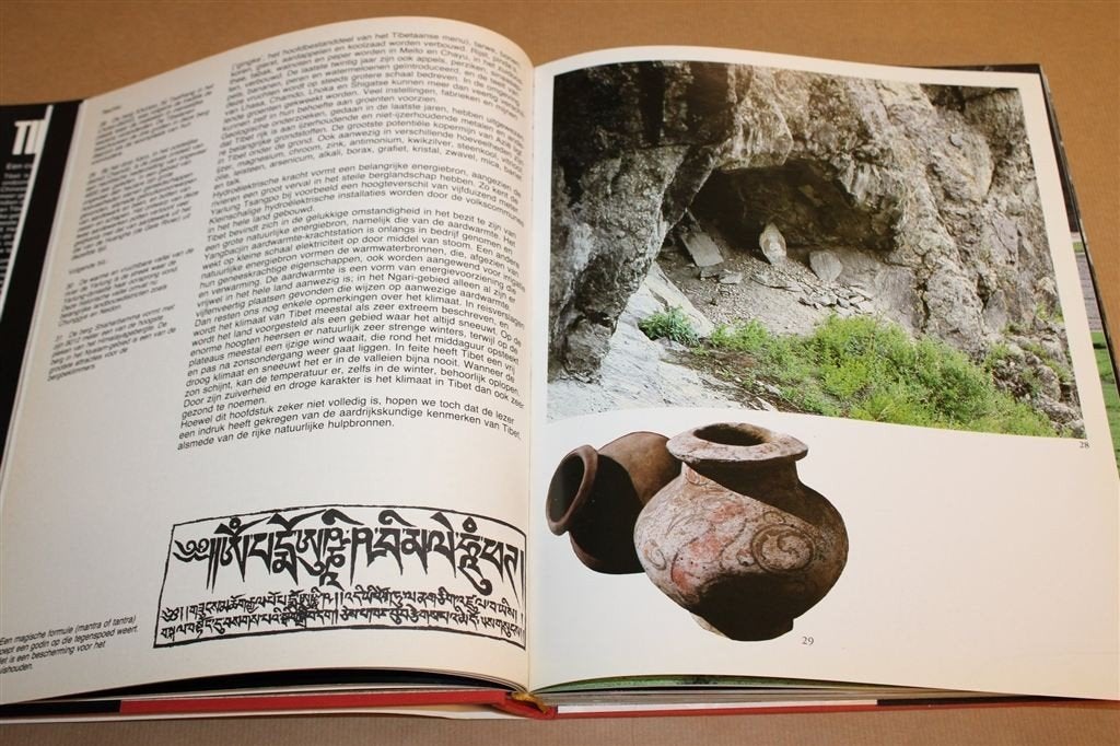 Tibet — Fotoboek en Informatie Geschiedenis, Cultuur Etc., Ophalen of Verzenden, Gelezen, Azië