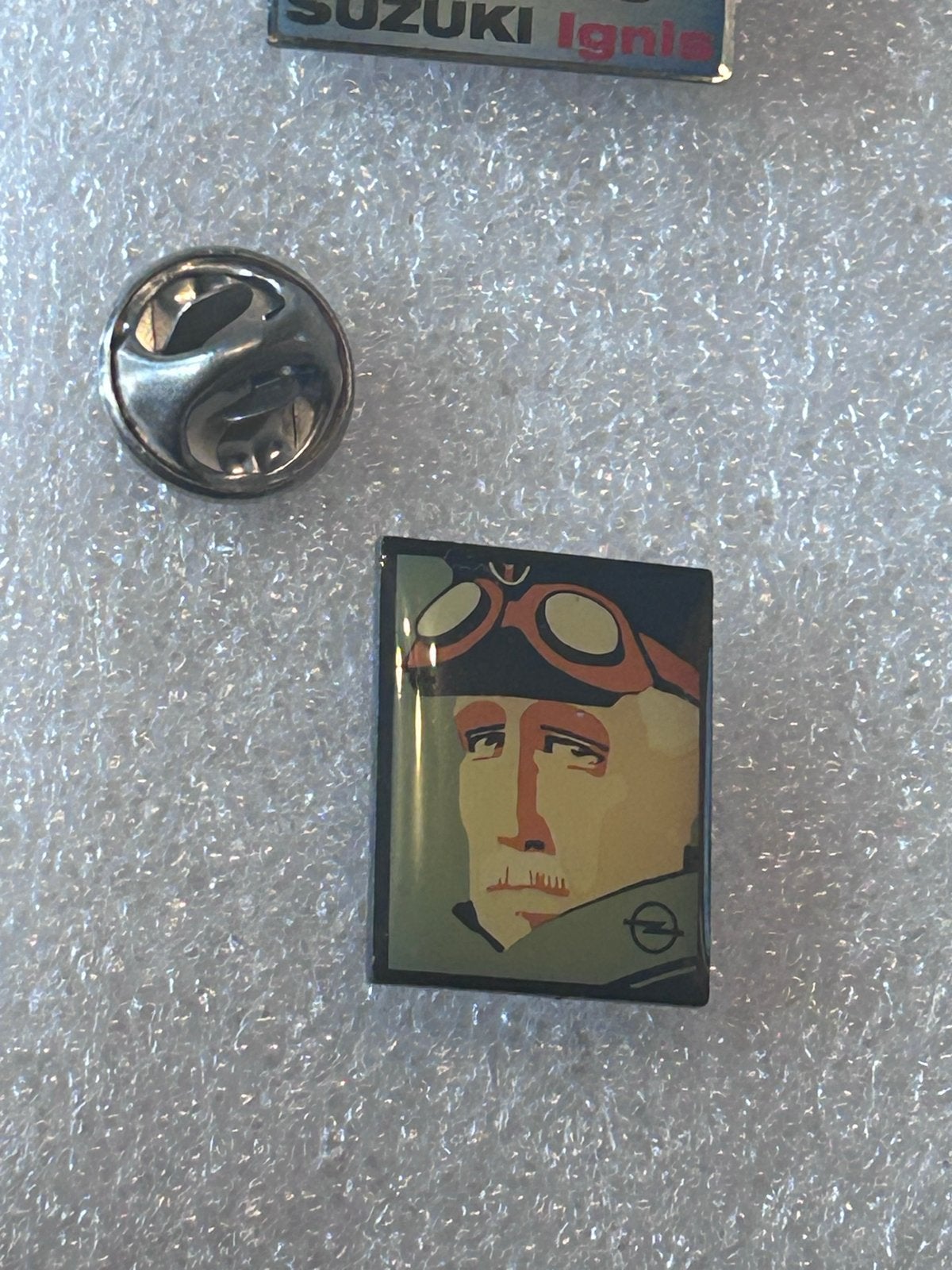 Vintage Opel Piloot pin - Zeldzaam Verzamelaarsitem, Ophalen of Verzenden, Gebruikt, Merk, Speldje of Pin
