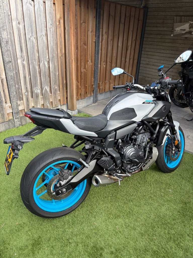 Yamaha MT-07 2025 Ice Storm met veel extra opties, 2 cilinders, Motorrijbewijs A, Gebruikt, Particulier