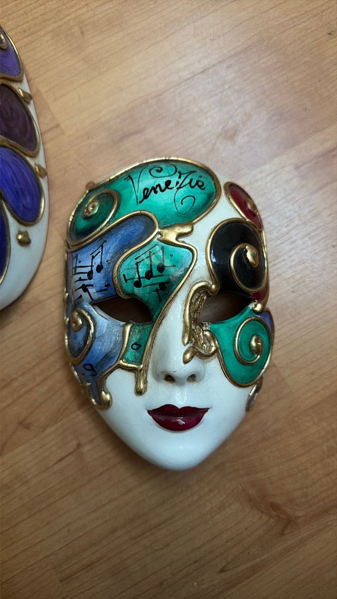 Keramieke maskers, Ophalen